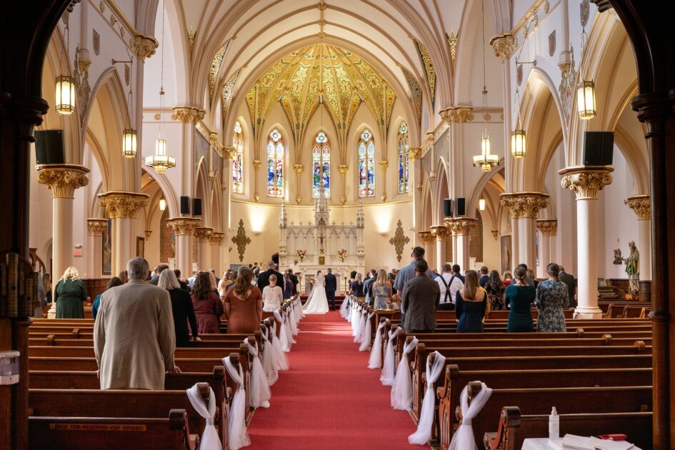 好きな人と結婚式を挙げる夢のイメージ