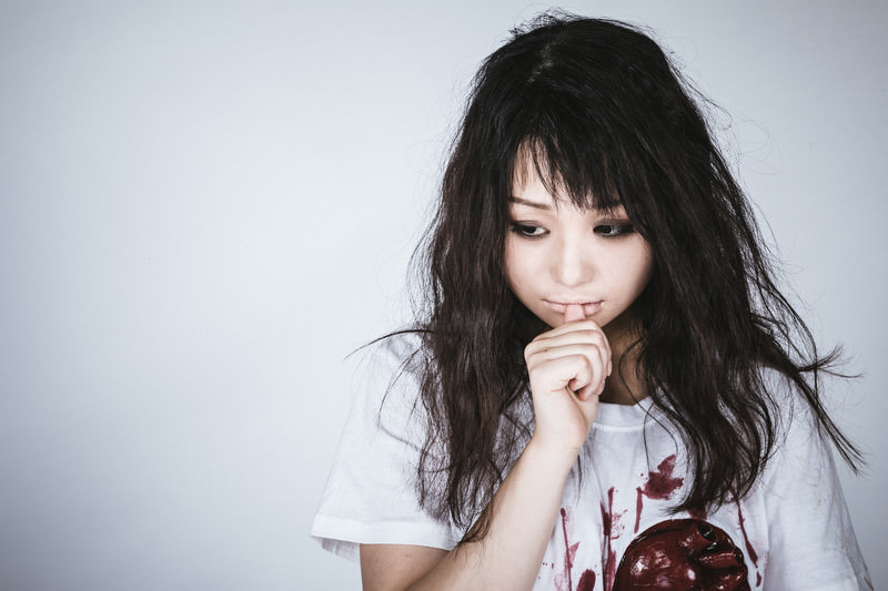 ゾンビに返送する女性