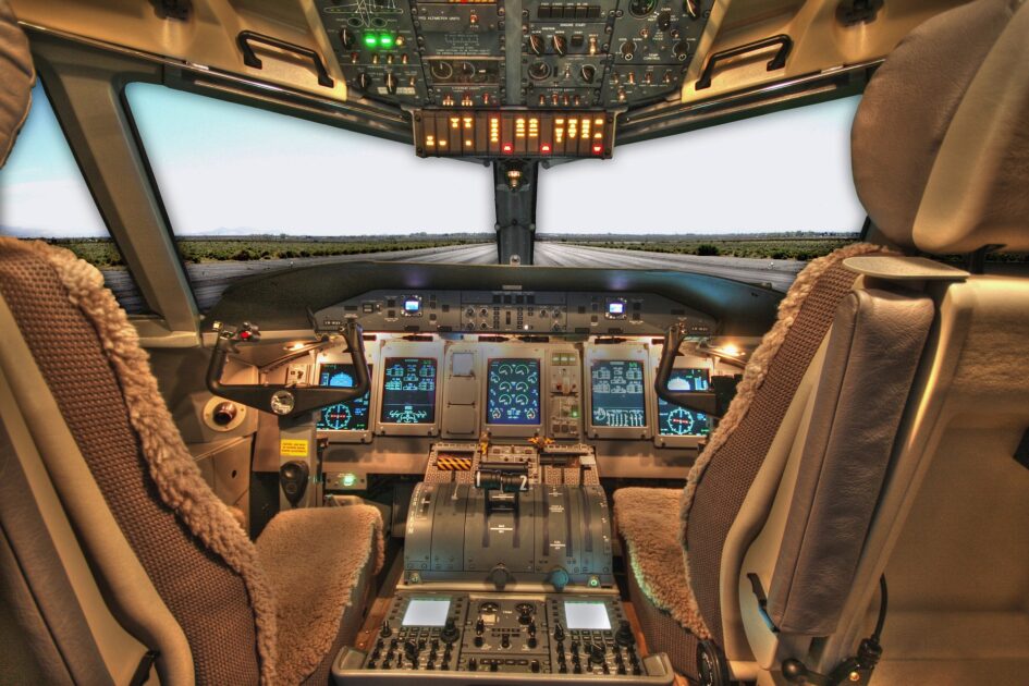 飛行機のコックピット